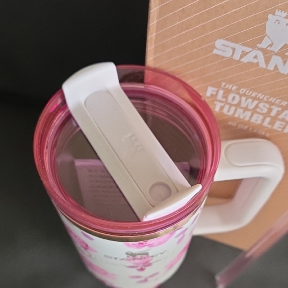 Stanley 40 oz Pink Floral Quencher Tumbler with Straw - Picture 4 of 6